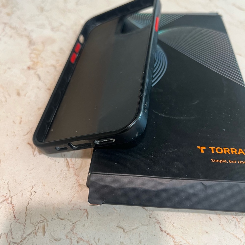Torras iPhone 12 Pro Case - Picture 4 of 5